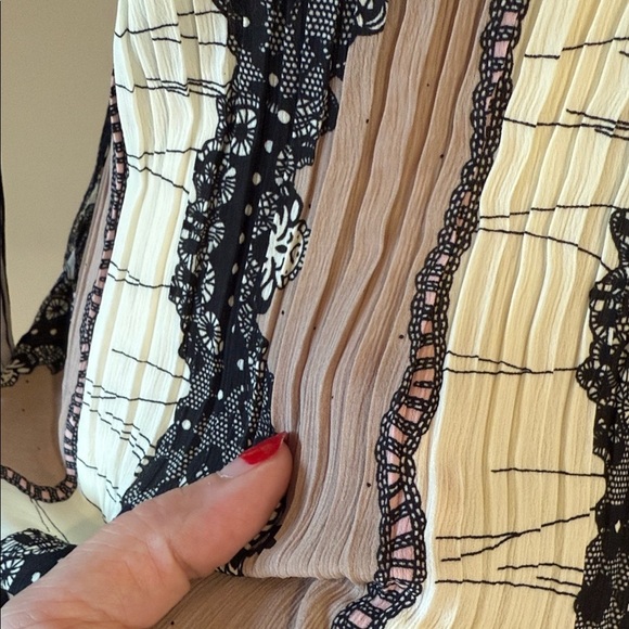 Tan Jay Blouse Striped Lace Pleats Long Bell Sleeves Black Tan Women’s Size 8 - Picture 10 of 11